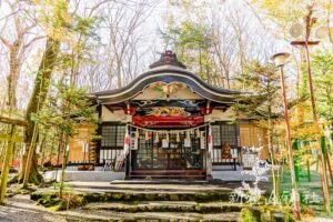 新屋山神社（山梨県富士吉田市）